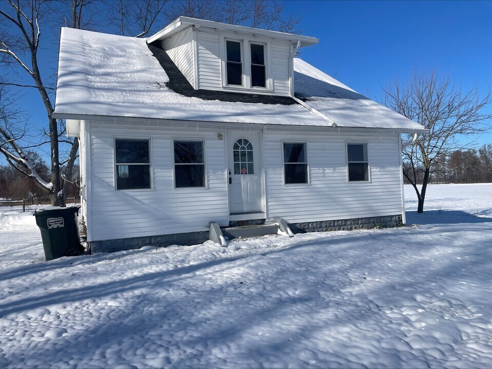 2340 S Wapak Rd in Lima, OH - Building Photo