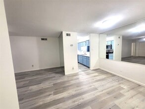 8787 Brae Acres Rd in Houston, TX - Building Photo - Building Photo