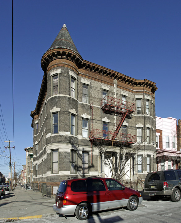 324-326 24th St in Union City, NJ - Building Photo