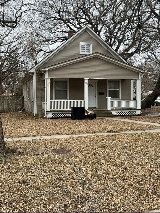 315 SW 3rd St in Newton, KS - Building Photo
