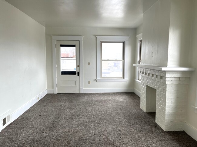 225 W 18th St, Unit 2