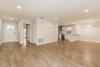 412 Regal Park Dr in Valrico, FL - Building Photo - Building Photo