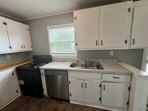 2111 Sycamore St SW in Huntsville, AL - Building Photo - Building Photo