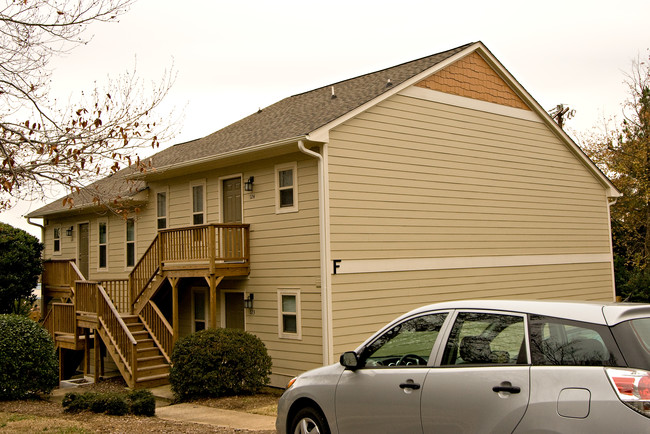 1513 E Franklin St in Chapel Hill, NC - Foto de edificio - Building Photo