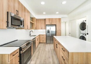 400 South Saint Paul St, Unit 209 in Dallas, TX - Foto de edificio - Building Photo