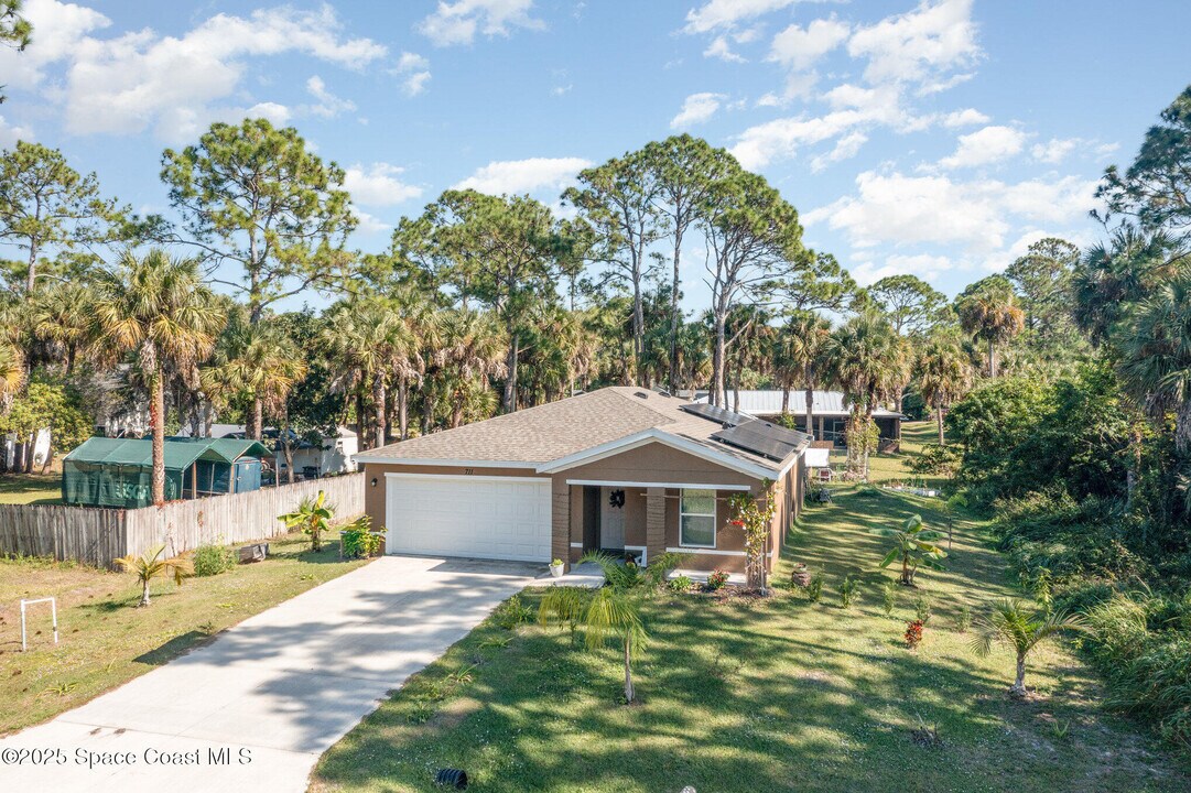 711 Darlington Ave SW in Palm Bay, FL - Building Photo
