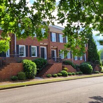 1111 Surrey Ln in Greensboro, GA - Building Photo