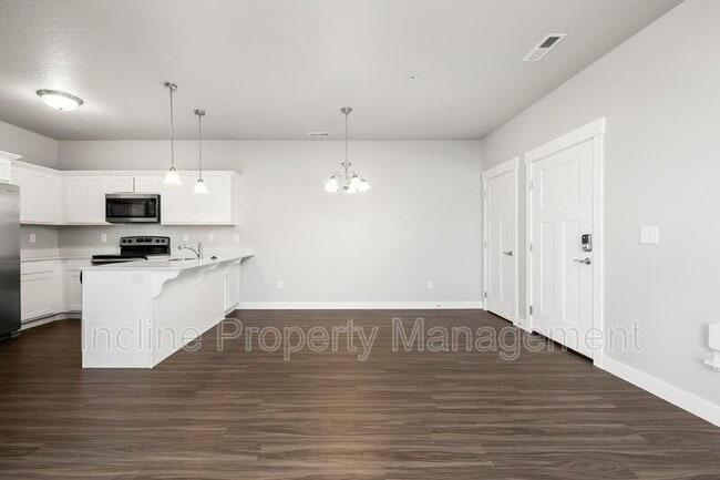 337 W 490 N in Vineyard, UT - Foto de edificio - Building Photo