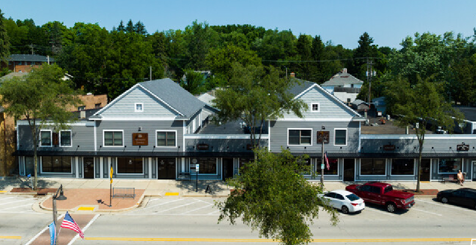 321 E Hunt Ave in Twin Lakes, WI - Foto de edificio
