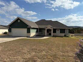 424 Shayla Ln in Canyon Lake, TX - Building Photo