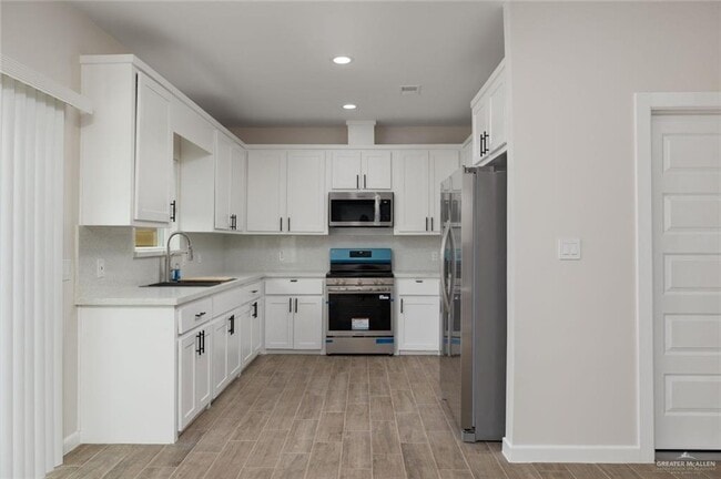 609 E Interstate Hwy 2 in Mission, TX - Foto de edificio - Building Photo