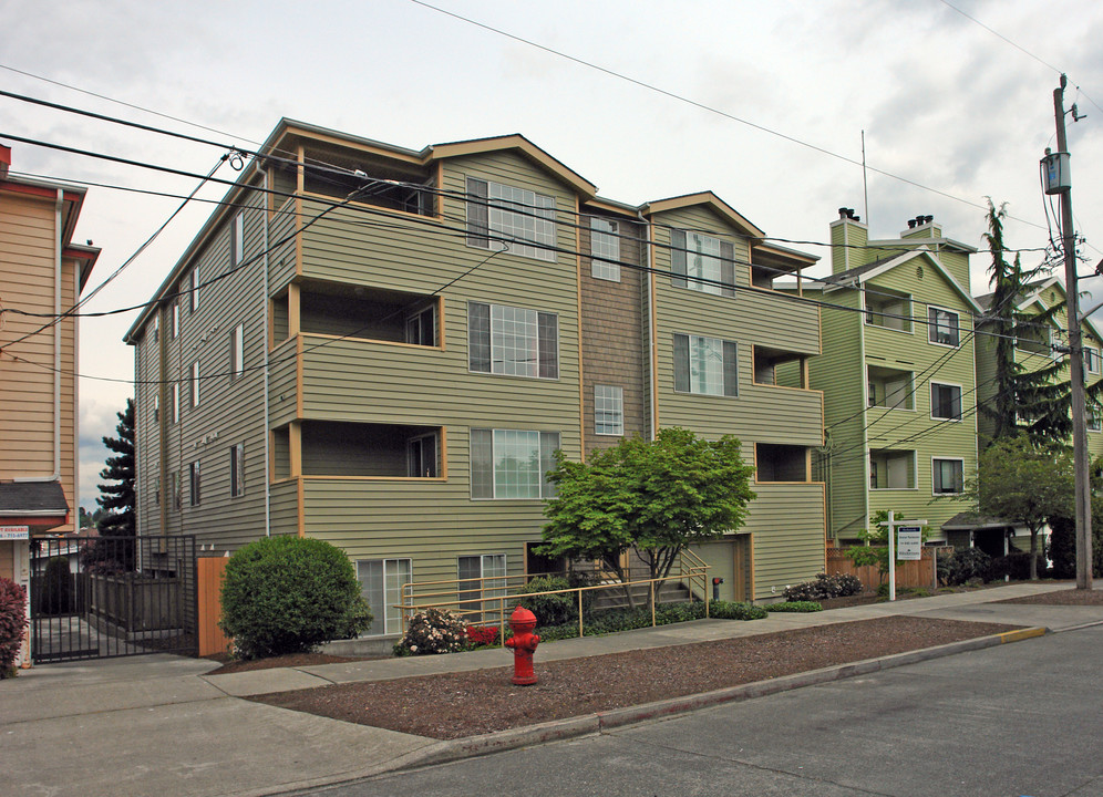 Greenlake Gables Apartments in Seattle, WA - Building Photo