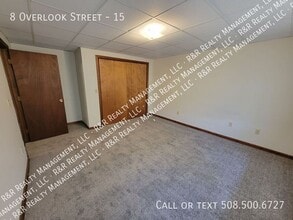 8 Overlook St in Northbridge, MA - Building Photo - Building Photo
