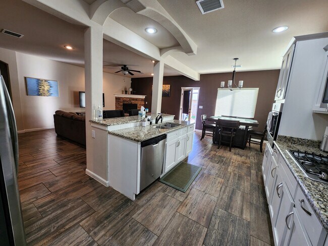 2171 Enchanted Breeze Dr in El Paso, TX - Building Photo - Building Photo