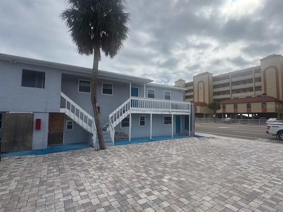 14715 Gulf Blvd in Madeira Beach, FL - Building Photo