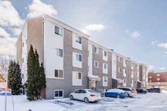 1932 Dumouchel Av in Laval, QC - Building Photo - Building Photo