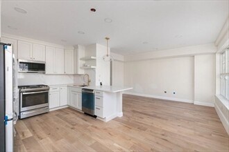 76 Granville Ave, Unit 1 in Malden, MA - Building Photo - Building Photo