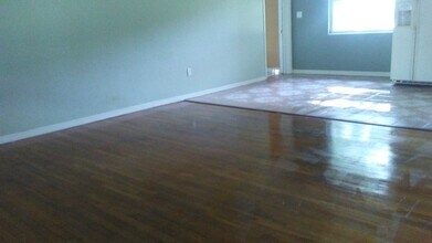 1202 Glen Ridge Dr in Leesburg, FL - Building Photo - Building Photo