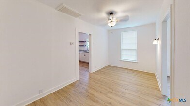 710 W Avenue D in Belton, TX - Building Photo - Building Photo