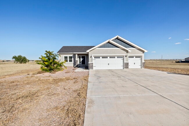 1086 N Purcell Blvd in Pueblo West, CO - Building Photo - Building Photo