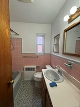 52-02 62nd St in Queens, NY - Foto de edificio - Building Photo