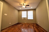 1210 Henry St photo'