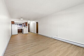 2945 SE Washington St in Portland, OR - Building Photo - Building Photo