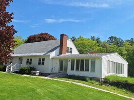 564 Main St in Walpole, NH - Building Photo