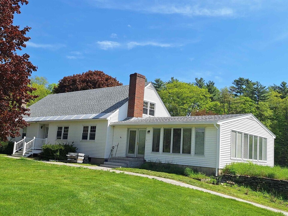 564 Main St in Walpole, NH - Building Photo