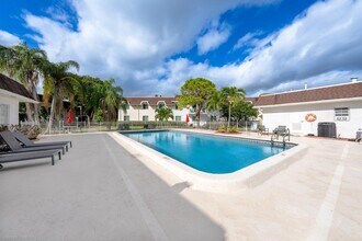 708 SE 2nd Ave in Deerfield Beach, FL - Building Photo - Building Photo