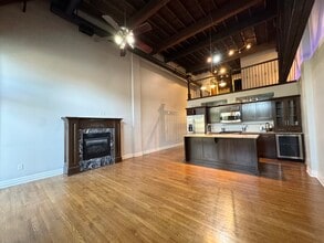 1715 Summit St, Unit 203 in Kansas City, MO - Building Photo - Building Photo