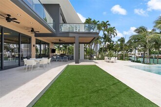 10161 E Broadview Dr in Bay Harbor Islands, FL - Building Photo - Building Photo