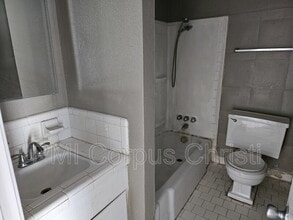 3233 S Staples St in Corpus Christi, TX - Building Photo - Building Photo