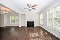 374 Provenance Dr in Sandy Springs, GA - Foto de edificio - Building Photo