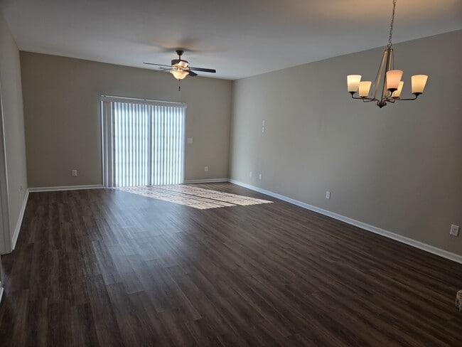 2212 Gardenview Ct in Kinston, NC - Foto de edificio - Building Photo