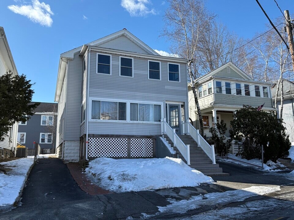 70 Unity Ave, Unit A in Belmont, MA - Foto de edificio
