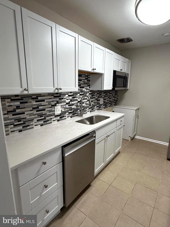 10725 West Dr in Fairfax, VA - Building Photo - Building Photo