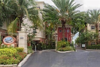 1033 NE 17th Way in Fort Lauderdale, FL - Foto de edificio - Building Photo