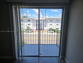 13725 NE 6th Ave in North Miami, FL - Building Photo - Building Photo
