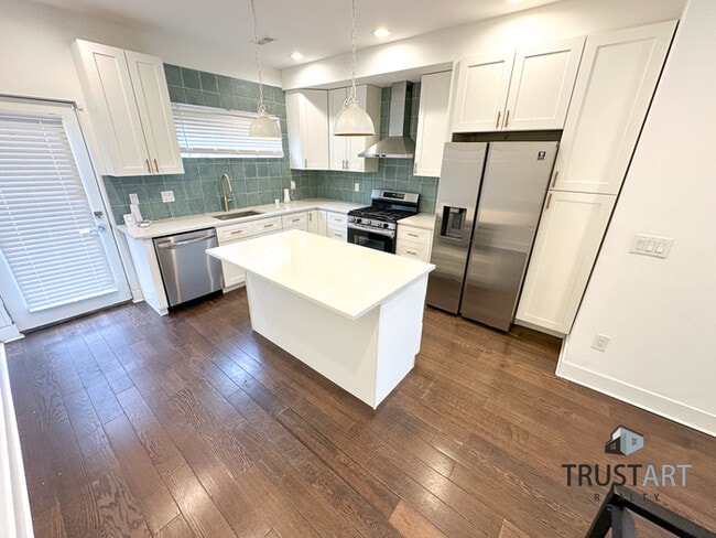 property at 2313 N Palethorp St