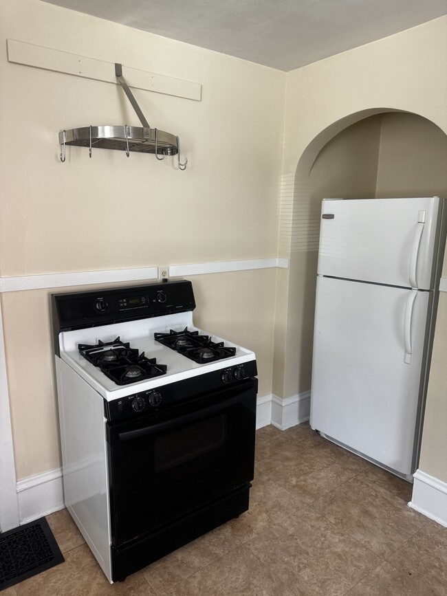 185 Spring St, Unit First Floor in Meadville, PA - Building Photo - Building Photo