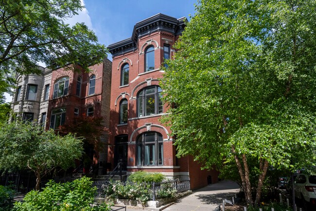 property at 1254 N Hoyne Ave