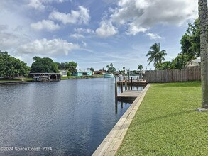 250 Richland Ave in Merritt Island, FL - Foto de edificio - Building Photo