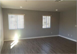 2818 E 3rd St in Los Angeles, CA - Building Photo - Building Photo