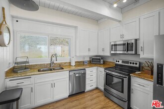 11866 Starfish Ln in Malibu, CA - Building Photo - Building Photo
