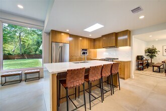 303 Isolde Dr in Houston, TX - Building Photo - Building Photo