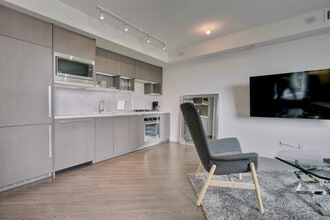 30 Smithe St in Vancouver, BC - Building Photo - Building Photo