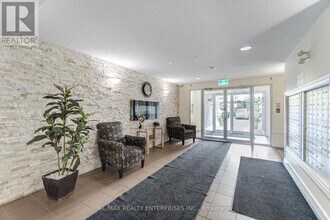 8 Dayspring Cir in Brampton, ON - Building Photo - Building Photo