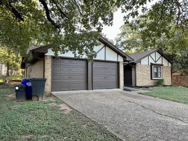 316 Woodard Ln in Azle, TX - Building Photo - Building Photo