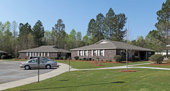 Wisteria Way in Manning, SC - Foto de edificio - Building Photo